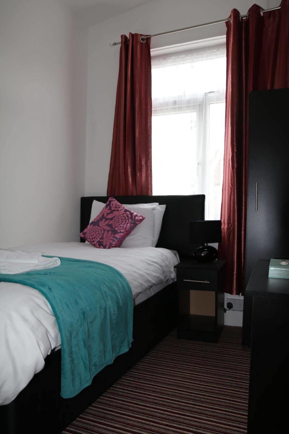 Metro House Star Accommodation 런던 외부 사진
