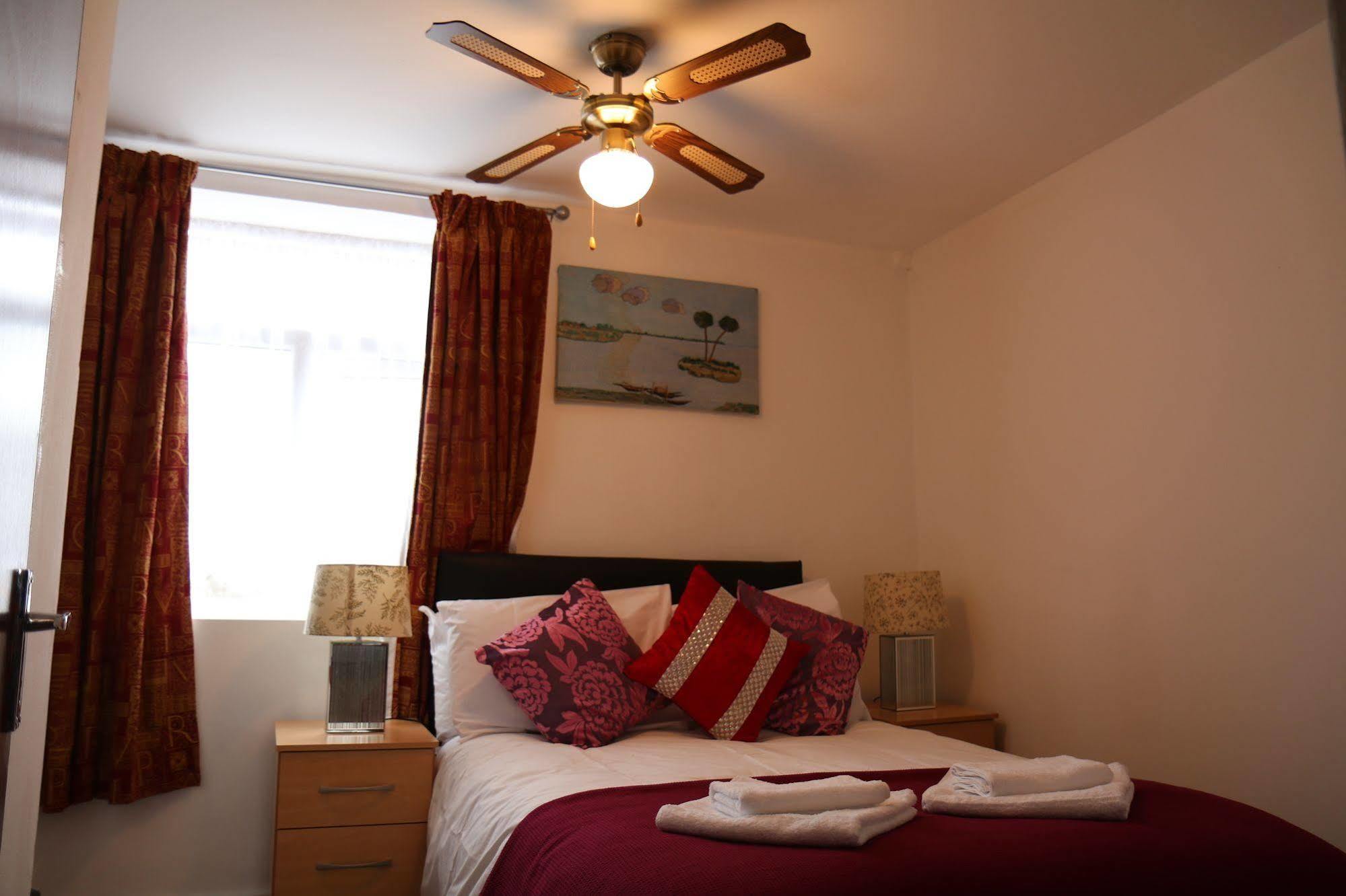 Metro House Star Accommodation 런던 외부 사진
